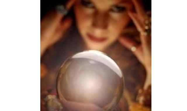 Impuestos a brujas y adivinos. En Bucarest, capital de Rumania, las autoridades determinaron en 2011 que las personas que se dedican a la adivinación y la brujería deben pagar un impuesto del 16% de todos sus ingresos, además de obligarlos a contribuir co