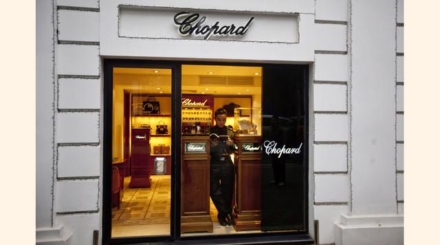 Chopard La exclusiva firma de Ginebra (Suiza) ofrece a sus clientes unos de los relojes más lujosos y caros del mundo. Fundada en el siglo XX, Chopard se jacta de usar solo los materiales más finos, como diamantes, platino y oro. (Foto: Bloomberg)