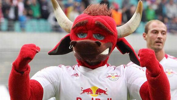 La mascota del Red Bull Salzburg de Austria. (facebook.com/FCRedBullSalzburg)