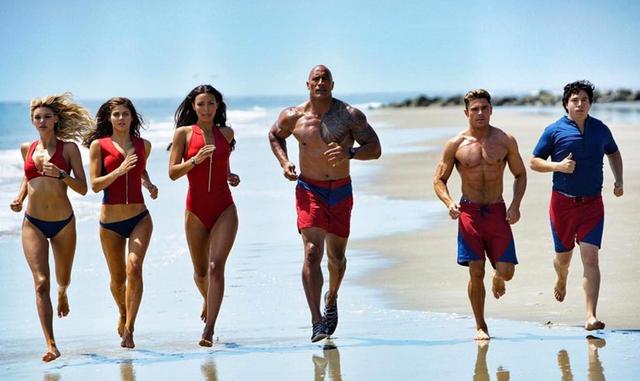 La división entre reseñas y el éxito de una película ha sido un tema constante este verano luego que cintas como "Baywatch" sucumbieron ante las reseñas negativas mientras otras como "The Emoji Movie" parecen inmunes.