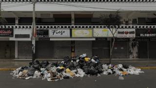 Navidad: con calles repletas de basura, pocas personas, patrullaje y desorden amaneció Gamarra 