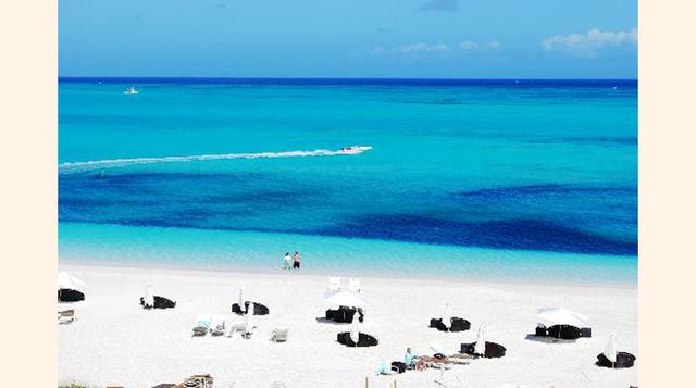 Grace Bay Providenciales, Islas Turcas y Caicos. “Agua increíblemente clara y limpia con cientos de matices de azul y verde, y playas de arena blanca como el azúcar… ¡ahhhhh!”