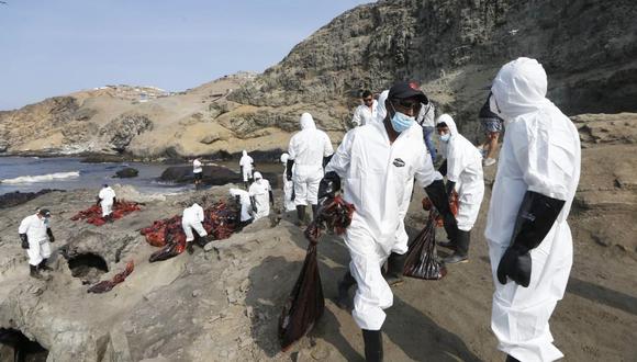 El petróleo derramado alcanzó una veintena de playas al norte de Lima, mató a un número indeterminado de aves marinas y dejó sin poder trabajar a cientos de pescadores artesanales. (Foto: Difusión)