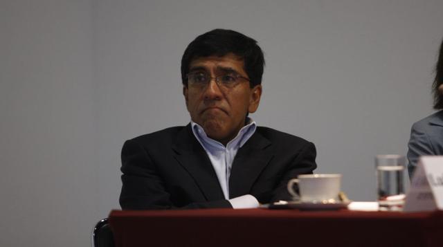 Luis Arias Minaya. El vicepresidente del BCR confiesa que gusta de aquellas lecturas que abarcan el futuro de la economía peruana.