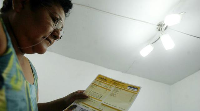 Miércoles. El ministro de Energía y Minas, Gonzalo Tamayo, anunció que desde febrero los usuarios del sistema eléctrico ya no pagarán en sus “recibos de luz”:http://gestion.pe/tu-dinero/mem-recibos-luz-ya-no-pagaran-gasoducto-sur-desde-febrero-2180590 la 