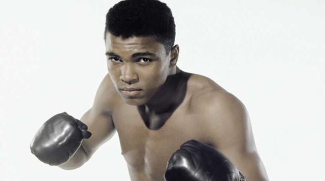 Muhammad Ali. Muchos lo consideran el mejor boxeador del mundo, y no es para menos. La leyenda de Cassius Clay, sin embargo, se acrecentó por su filosofía pacifista, su rechazo a la guerra de Vietnam, y, naturalmente, por su provocador estilo sobre el rin