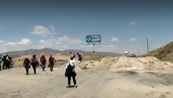 Carretera Puno - Desaguadero continúa bloqueada por manifestantes. (Captura: Canal N)