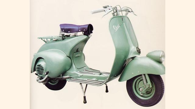 En 1950 la moto se empezó a fabricar en Alemania y luego se construyó también en Inglaterra, Francia, España, Bélgica, India y Brasil. De repente se fabricaban Vespa en 13 países y se las comercializaba en 114 naciones, incluyendo Sudáfrica, Australia, Ir