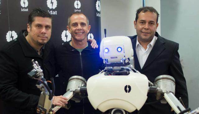 El robot analizará junto con Luis Carrillo Pinto, Alex Risi y “Julinho”, el Perú vs Australia. (Foto: Idat)