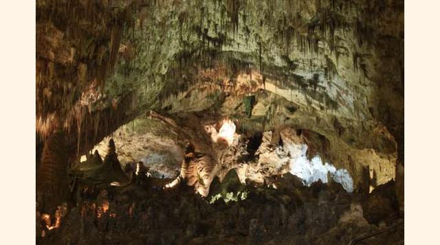 Parque Nacional de las Cavernas de Carlsbad, Nuevo México, Estados Unidos. Con al menos 119 cuevas conocidas, el parque nacional de las Cavernas de Carlsbad es una maravilla que se esconde bajo la superficie del desierto de Nuevo México. Se formaron por e