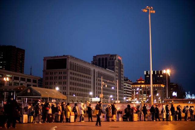El sector del transporte y del turismo es el que, de momento, se ha visto más afectado ante el creciente número de aeropuertos y aerolíneas que han decidido cancelar sus vuelos a China. (Foto: AFP)