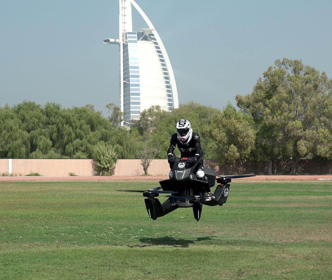 El el precio de la Hoverbike es de US$ 150,000, y se espera que para el 2020 ya pueda comercializarse. (Fuente:Hoversurf)