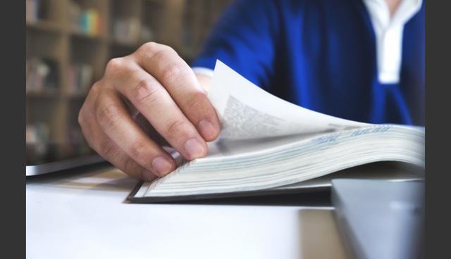 FOTO 3 | 3. Lee algunos testimonios y rodéate de buenos amigos

Antes que nada leería algunos testimonios. Trata de entender como otros se han recuperado de las grandes caídas. Sin haber vivido alguna experiencia parecida, puedes sentir que lo que te sucede es un acontecimiento que pasa una vez en la vida y que nunca le ha sucedido a nadie más.

Puedes estar en la cima o en el suelo. No te aísles cuando estés en declive. Los humanos somos animales sociales. No importa que tan malo sea, piensa en un funeral: si estas acompañado de 150 personas te sentirás mejor. Tu circulo de amigos te brindara seguridad. Muchos estudios demuestran que pasar tiempo con los amigos es la mejor manera de recuperarse de la depresión, la ansiedad y los momentos malos.

Dijo: Tai López, inversionista y asesor de muchos negocios multimillonarios que ha construido un imperio en línea de más de ocho cifras. (Foto: Freepik)