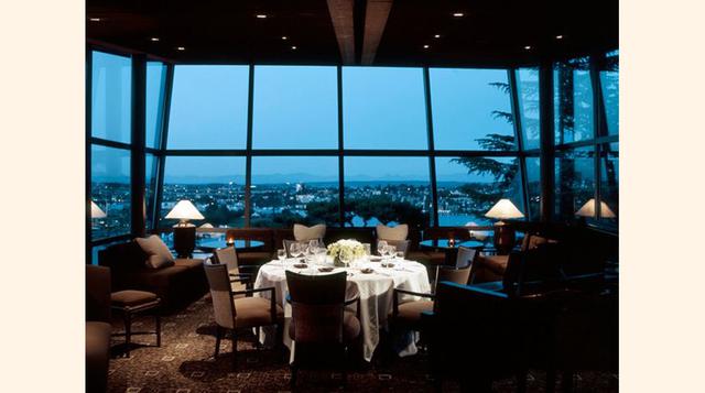 Canlis (Seattle, EEUU) considerado uno de los locales con mayor clase de Seattle, se debe usar ropa elegante para ingresar. Las vistas de la cordillera de las Cascadas y el Parque Gas Works. (Foto: blog.goplaceit)