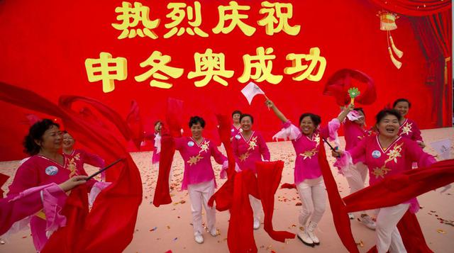 China se convierte así en la primera ciudad de la historia que acogerá unas Olimpiadas de invierno tras haber albergado en 2008 las de verano. (Foto: AP)