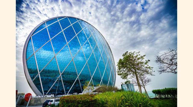 FOTO 4 | Aldar HQ, Abu Dhabi – Emiratos Árabes Unidos, esta estructura singular fue la primera de este tipo en construirse en Oriente Medio.