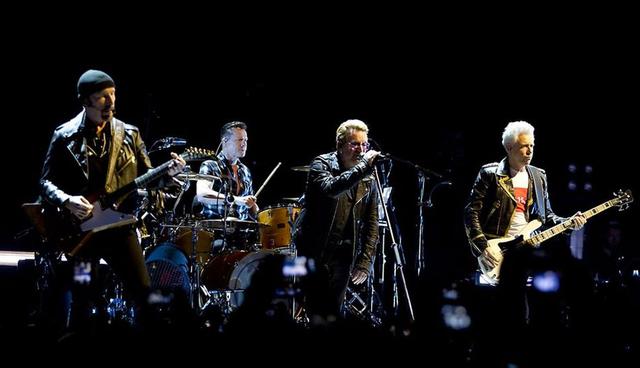 Foto 1 | No solo es U2 el mejor fabricante de dinero del 2017. Los veteranos rockeros de Dublín también lideran el ranking este año. La mayor parte de los 54.4 millones de dólares que la banda recaudó provenía de su gira Joshua Tree Tour, que jugó 28