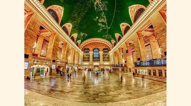 4. Mire el impresionante techo de la Grand Central Terminal de Manhattan, tal vez la estación más hermosa en Nueva York. Tiene el récord mundial Guinness a la estación de tren más grande por número de plataformas con un total de 44 y una secreta que se di