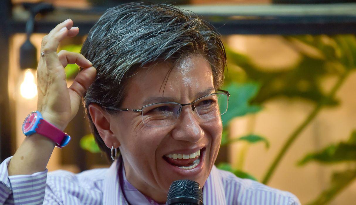 Claudia López, lesbiana y figura anticorrupción en Colombia, es elegida alcaldesa de Bogotá. (Foto: AFP)