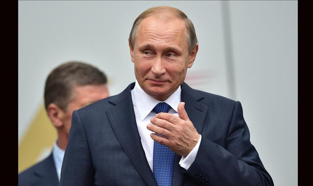 Vladimir Putin – US$ 200 mil millones. A inicios del 2016 Bill Browder, quien durante varios años manejó las finanzas del gobierno de Vladimir Putin, aseguró que el mandatario habría obtenido a través de acciones ilícitas una descomunal fortuna de US$ 200 mil millones. Putin asegura que solo gana US$ 100.000 al año, una cifra poco creíble.