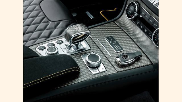 En la imagen, por ejemplo, se ve el interior de la versión en negro y dorado de Hamilton con detalles alusivos al circuito de Silverstone, sede del GP de Gran Bretaña. (Foto: Mercedes-Benz)