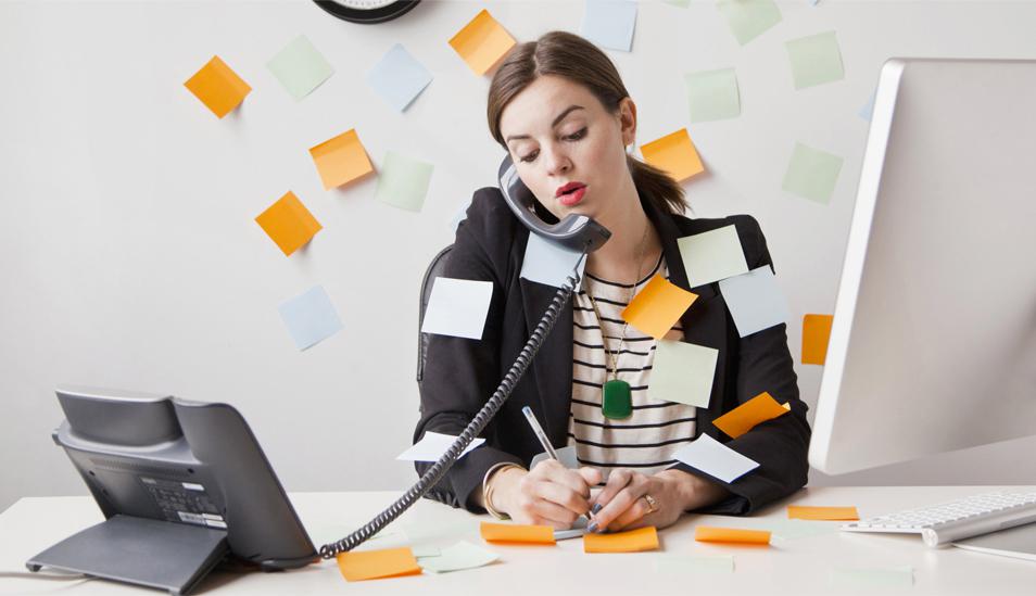 FOTO 1 | 1. Realizar muchas tareas al mismo tiempo. Quizás estés orgulloso de tus capacidades como trabajador multitarea pero no es, precisamente, una característica positiva. Si no puedes centrarte únicamente en un aspecto cometerás errores y realizarás, la mayoría de ellos, de forma poco eficiente. Cuando estés trabajando en un proyecto o sobre alguna idea olvídate de todo lo demás y no dejes que tu atención se distraiga en aquellas tareas que no tienen tanta importancia en ese momento. Cada cosa a su tiempo. (Foto: Difusión)