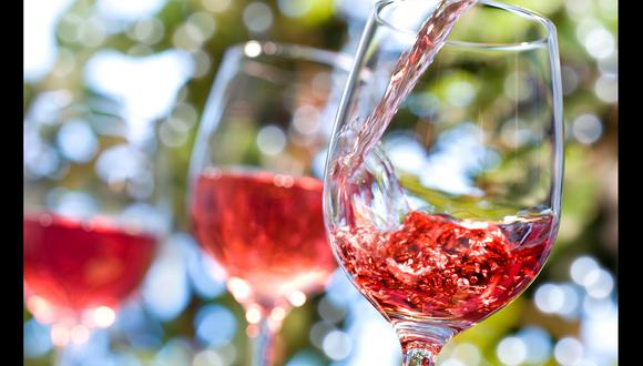 Mientras el 10% de toda la producción mundial de vino es rosado, en cinco años su consumo se ha incrementado en 13%. (Foto: MarkSwallow/E+)