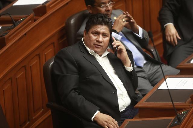 Glider Ushñahua indicó que su alejamiento no se produce por los últimos hechos que ha vivido su bancada, sino por la secuela de "desaciertos políticos". (Foto: GEC)