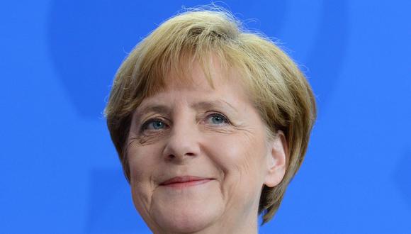 La canciller alemana, Angela Merkel, sonríe durante una conferencia de prensa conjunta con el primer ministro de Moldavia en Berlín el 10 de julio de 2014. (AFP PHOTO / JOHN MACDOUGALL).