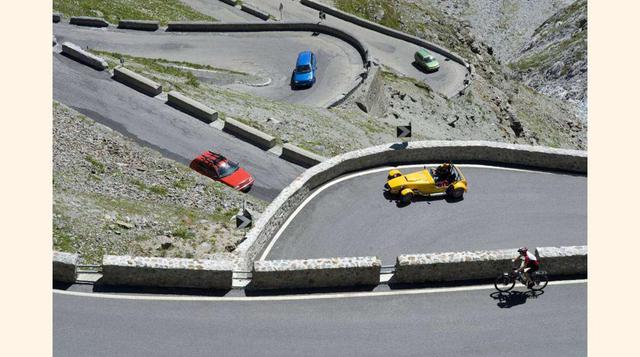 FOTO 11 | El de Stelvio, situado a 2.760 metros de altura, es el paso de montaña pavimentado más elevado de los Alpes orientales. La carretera que lo atraviesa, Strada Statale 38, figura entre las más altas de Europa y entre las más bonitas del mundo. Y a
