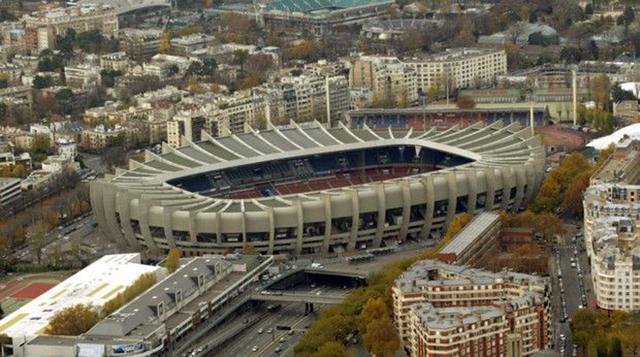 Parque de los Príncipes (París) Capacidad: 45,000 plazas. Propiedad de la alcaldía de París, el Parque de los Príncipes, donde juega de local el PSG, acaba de terminar dos años de trabajos, principalmente para maquillarlo y embellecerlo (palcos VIP amplia