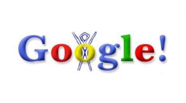 El 30 de agosto de ese mismo año, el equipo acudió al festival del hombre ardiente (Burning Man, en Nevada, EE. UU.) y creó el primer Doodle como un mensaje para comunicar que estaban «fuera de la oficina»: