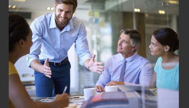 FOTO 8 | 8. Guía a los demás con sabiduría 

La capacidad más importante que un directivo puede desarrollar  es la de proporcionar una dirección adecuada a sus colaboradores -indicó Timothy O'Brien, profesor de políticas públicas de Harvard Kennedy School-.  (Foto: Getty)