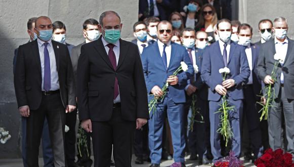 El primer ministro armenio Nikol Pashinyan en una ceremonia para recordar a las víctimas de una masacre de 1915 a manos de los turcos otomanos. (Foto: REUTERS).