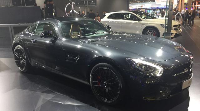 Una de las estrellas de Mercedes Benz es este auto de dos plazas, capaz de desarrollar una velocidad de 320 km por hora. Su precio es de aproximadamente US$ 320,000. (Foto: Ricardo Montero).