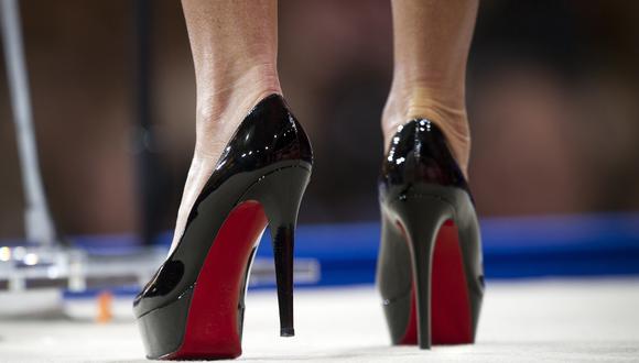 Louboutin: por qué el color rojo en la suela de los zapatos enfrentó a dos  grandes empresas de lujo europeas - BBC News Mundo