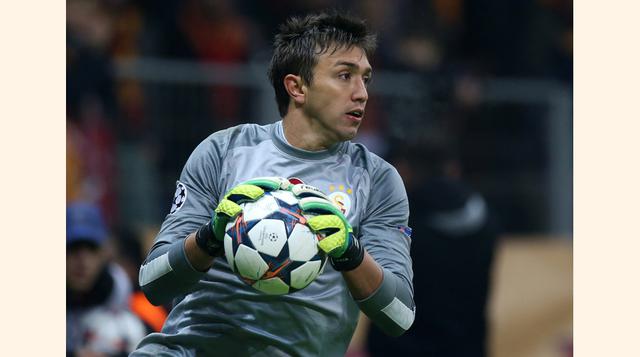 Fernando Muslera: El uruguayo también integra la lista de los mejores arqueros del mundo. Hasta el año pasado, el salario de este guardameta superó los 2 millones de dólares. (Foto: Getty Imagen)