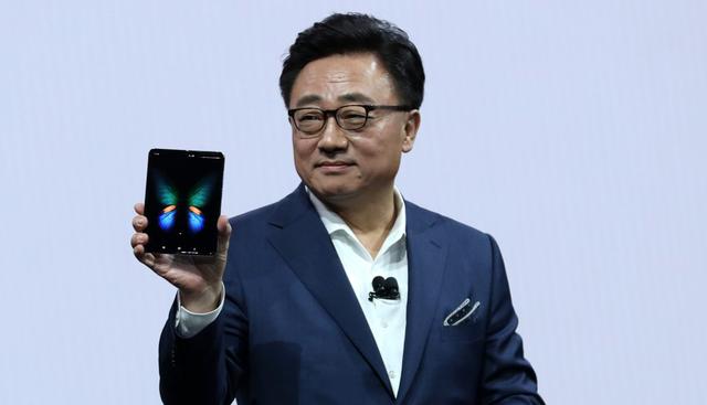 Las características del nuevo teléfono inteligente Samsung Galaxy Fold se muestran durante un evento el miércoles 20 de febrero de 2019 en San Francisco. (Foto: AP)