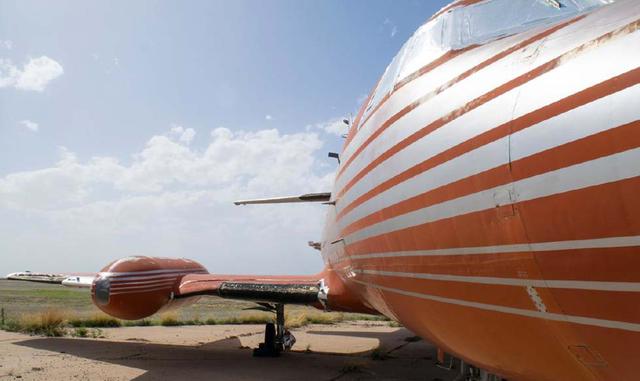 La aeronave nunca ha sido restaurada, la pintura externa es original así como los detalles dorados, las incrustaciones, los asientos de terciopelo y la alfombra roja, que fueron diseñadas exclusivamente a petición del músico.