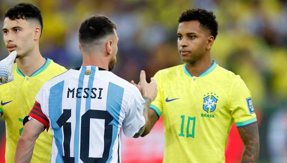 Revisa la lista de canales que televisó el duelo entre Argentina y Brasil por las Eliminatorias 2026. (Foto: AFP)