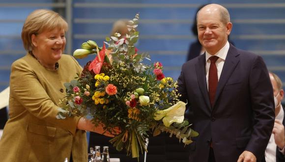 Olaf Scholz formó parte del gobierno liderado por Angela Merkel durante casi tres años.