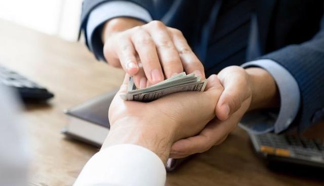 FOTO 2 | “Tengo muchas deudas”. Comienza un plan financiero para poder reducir tus deudas cuanto antes. Una vez resuelto esto, ahorra la misma cantidad que destinabas a pagar tus deudas. (Foto: Difusión)