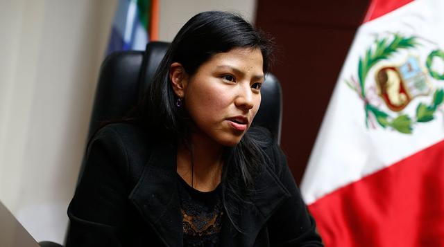 Indira Huilca: La congresista más joven electa del Frente Amplio. A sus 27 años, la socióloga, activista feminista y luchadora por la igualdad de género y los derechos humanos ha demostrado que sorprenderá mucho en la política peruana.