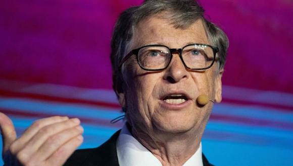 Bill Gates, de 64 años, se encuentra ahora en la extraña posición de tener que confiar en las empresas que trabajan en los tratamientos y vacunas contra el COVID-19, no en la agencia que los regula.