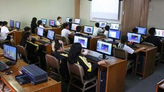 Niños y niñas en Perú acceden más al Internet desde sus escuelas, según Cepal