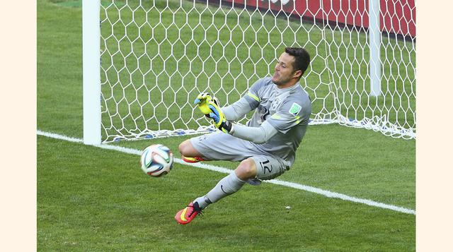 5. Júlio César, Brasil. Detuvo dos goles en la tanda de penales de los octavos de final, frente al seleccionado de Chile. La FIFA le brindó la distinción de ‘El mejor jugador del encuentro’. (Foto: Getty Images)