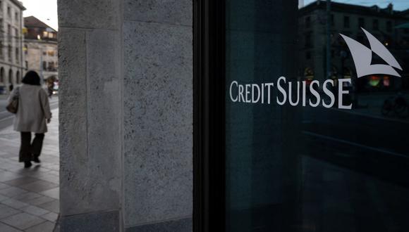 Se ve un letrero del banco Credit Suisse en una sucursal en Ginebra, el 15 de marzo de 2023. (Foto de Fabrice COFFRINI / AFP)