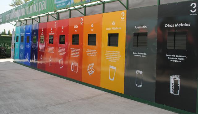 FOTO 9 | TriCiclos. TriCiclos, ganador del premio elegido por la gente, comenzó en Chile en 2009 con el objetivo declarado de trabajar por un "mundo sin desperdicios". Desde entonces, ha construido y operado la red más grande de estaciones de reciclaje en América del Sur, desviando 33.000 toneladas métricas de material reciclable del relleno sanitario y evitando más de 140.000 toneladas métricas de emisiones de carbono.