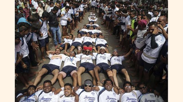 El 17 de agosto el tribunal supremo indio prohibió a los menores formar parte de esta popular festividad. (foto.msn)