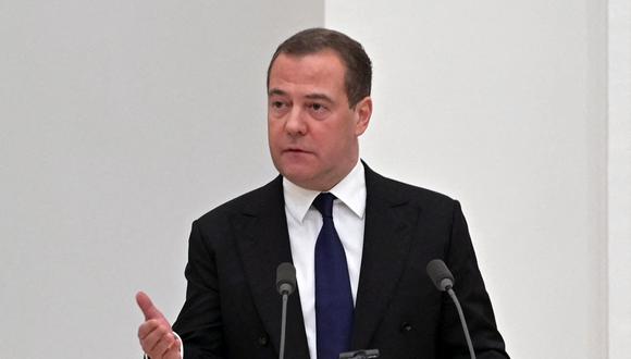 El vicepresidente del Consejo de Seguridad de Rusia, Dmitry Medvedev, habla durante una reunión con miembros del Consejo de Seguridad en Moscú el 21 de febrero de 2022. (Foto: Alexey NIKOLSKY / Sputnik / AFP)